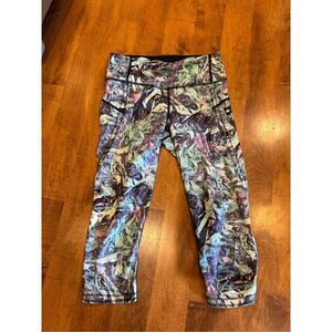 Woman’s Lululemon Capri pants size 4